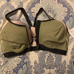 BNWT Victoria Secret Sports Bra